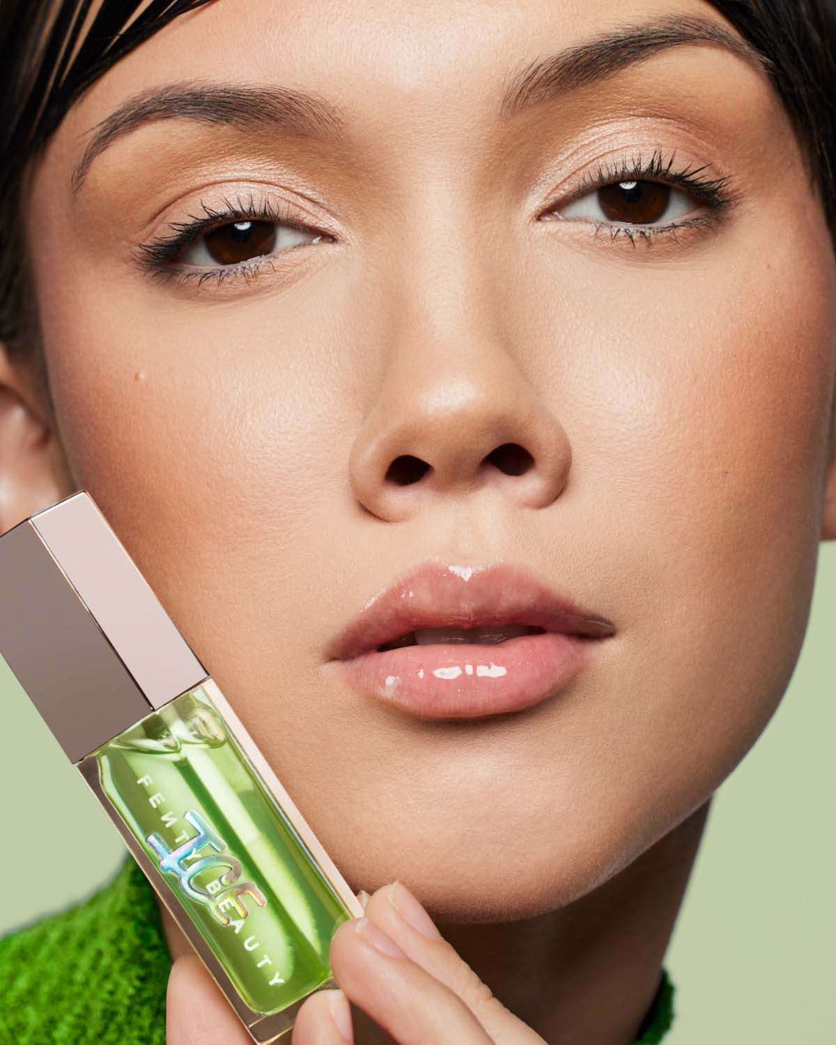 Gloss Bomb Ice Cooling Lip Luminizer ââ‚?Cucum'brrr