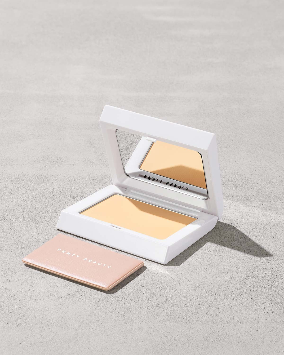 Bright Fix Instant Brightening + Blurring Powder ââ‚?Banana